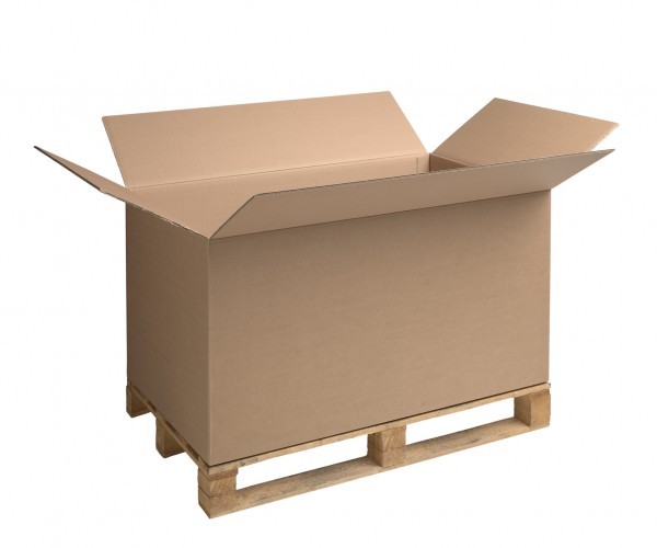 Een grote kartonnen doos op een pallet